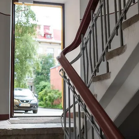 Two-bedroom Basement Διαμέρισμα